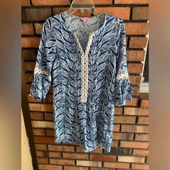 Lilly Pulitzer Tops - Lilly Pulitzer Blue and White 3/4 Sleeve dress with Mandarin Collar